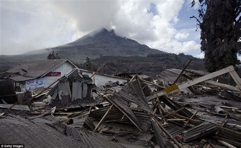 which city was destroyed by volcano